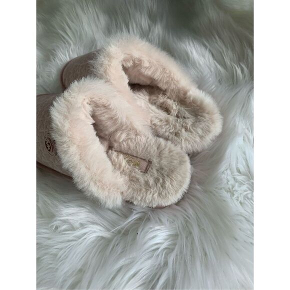 Michael Kors pink fuzzy slipper 6-6.5 - Picture 2 of 4